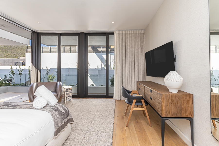 To Let 4 Bedroom Property for Rent in Fresnaye Western Cape